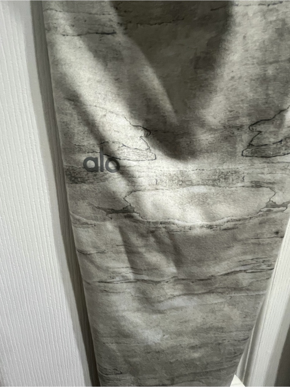 Alo Yoga Airbrushed Leggings Sequoia Marble - Picture 3 of 4